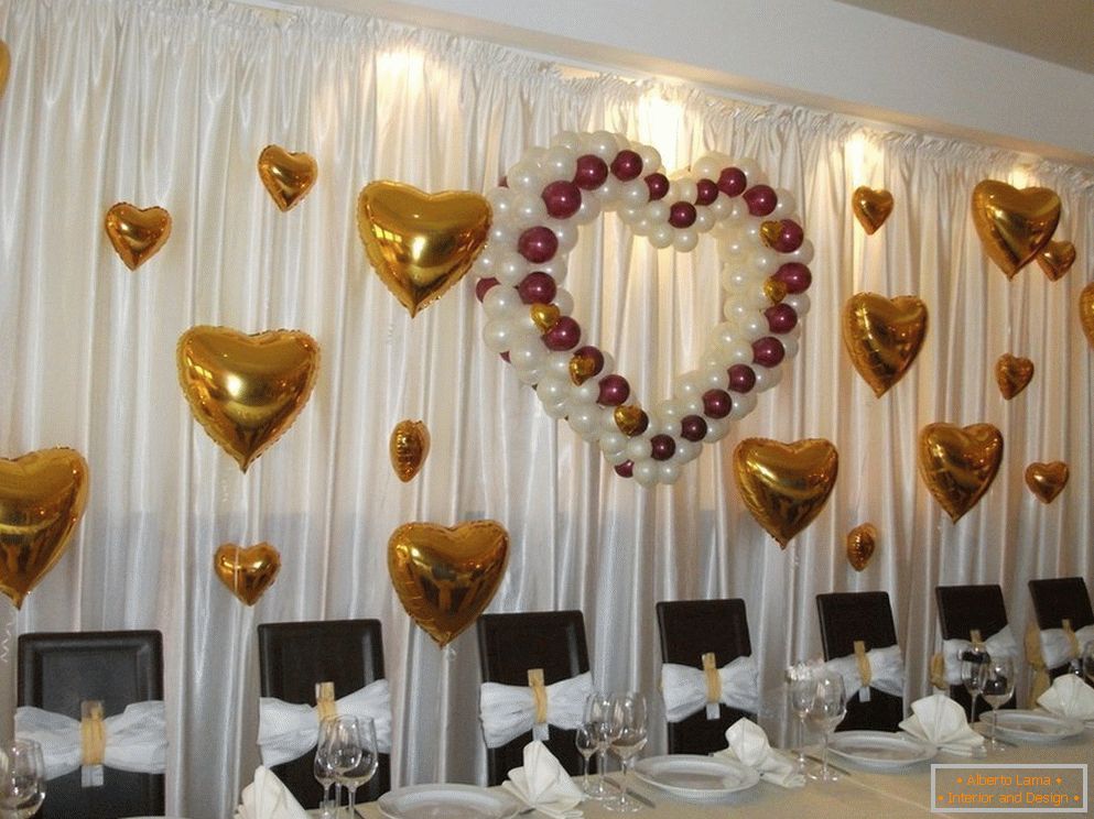 Декорација венчаног сала својим рукама
