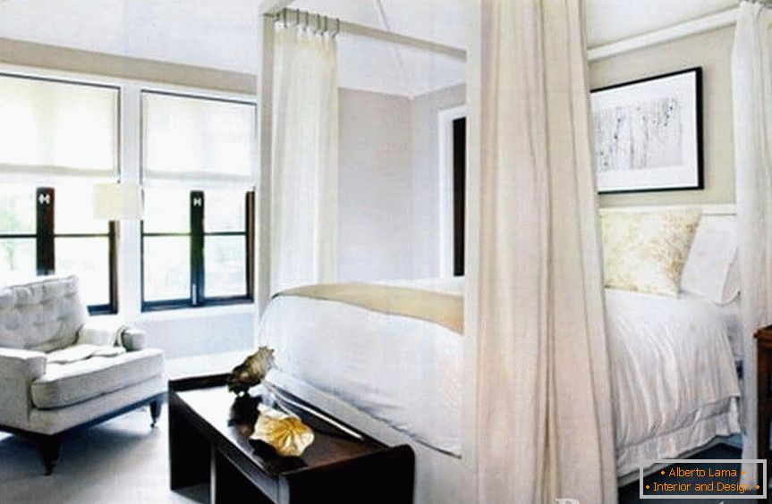 Класична бела спаваћа соба с креветним креветом