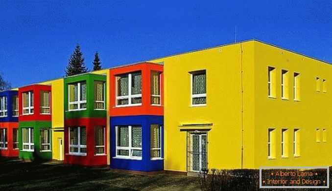 Боја решење фасаде приватне куће фото