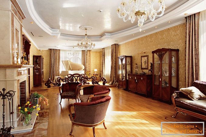 Дневна соба приватне куће у класичном стилу