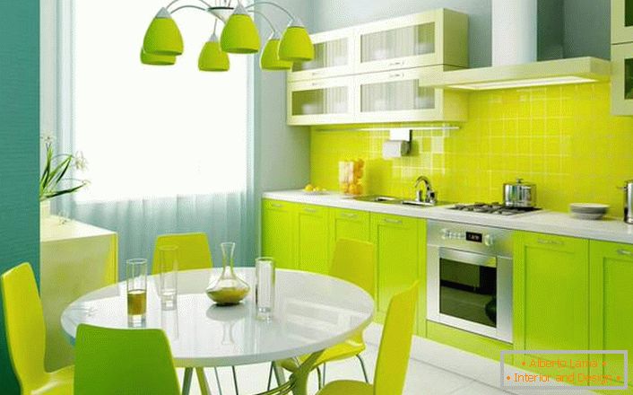 Свежа, богата боја зелене је одличан избор за украшавање мале кухиње.