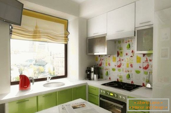 Мале собе за фотографије - дизајн беле и зелене кухиње у стану