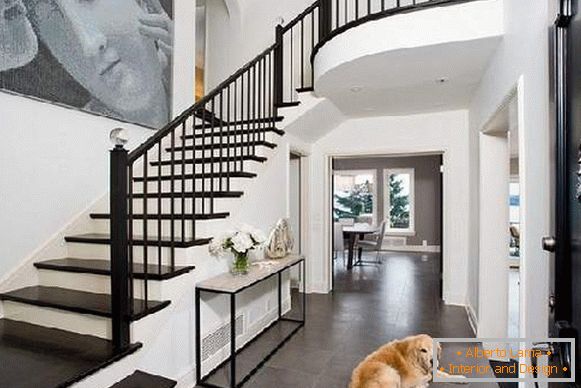 ходник у кући са дизајном за степенице, фотографија 36