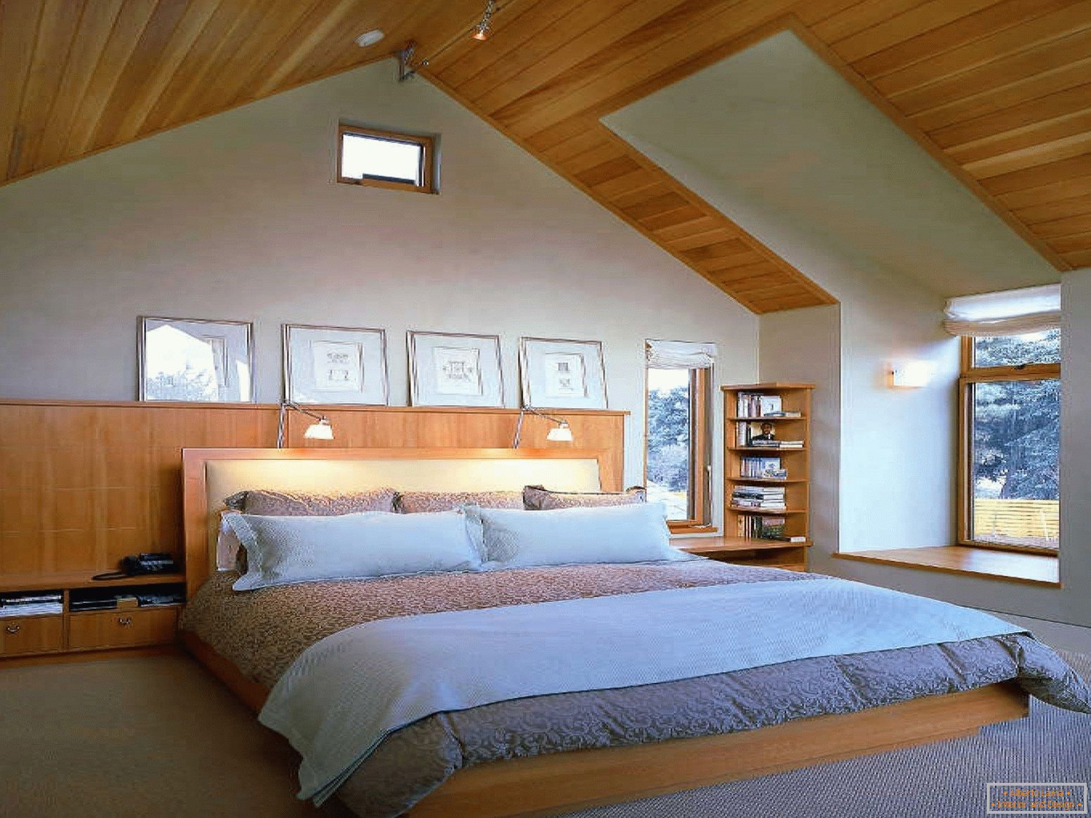 Дизајн спаваће собе на поткровљу с высокими стенами