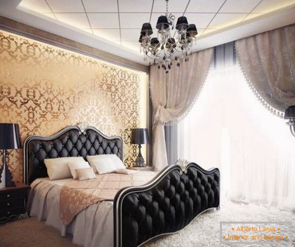 Комбинација злата и црне боје у спаваћој соби