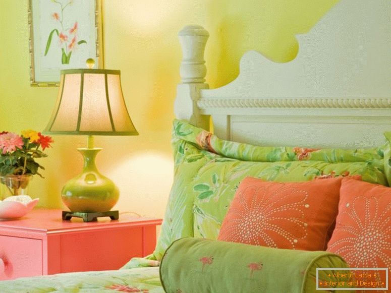 Комбинација зелене боје са другим бојама у унутрашњости спаваће собе