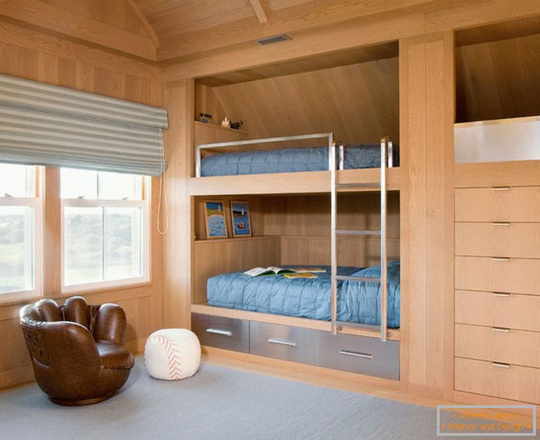Кревет на спрат у спаваћој соби са дрвеном опремом