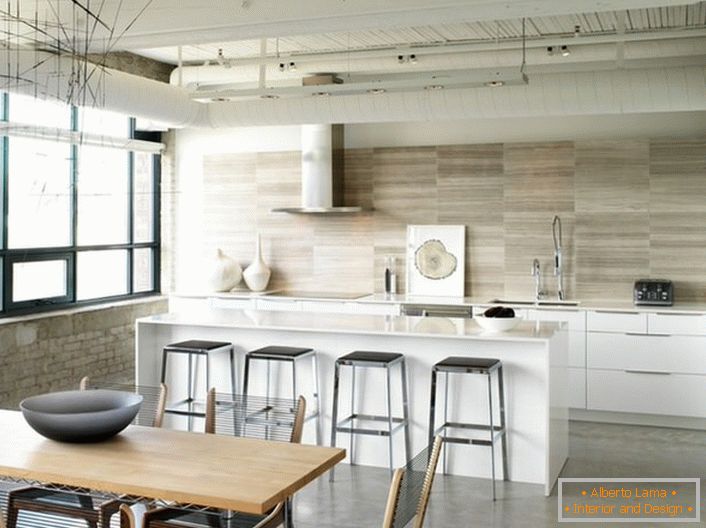 Права опција зонирање кухињског простора у стилу поткове. Једноставност, скромност, функционалност и практичност су стил стварне домаћице.