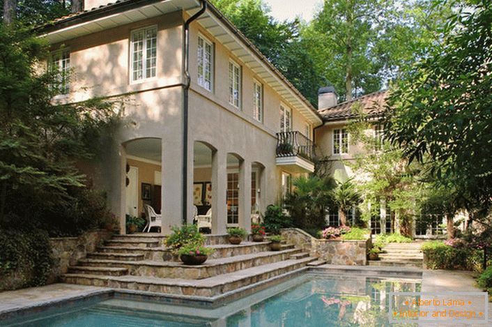 Елите сеоска кућа у медитеранском стилу са базеном.