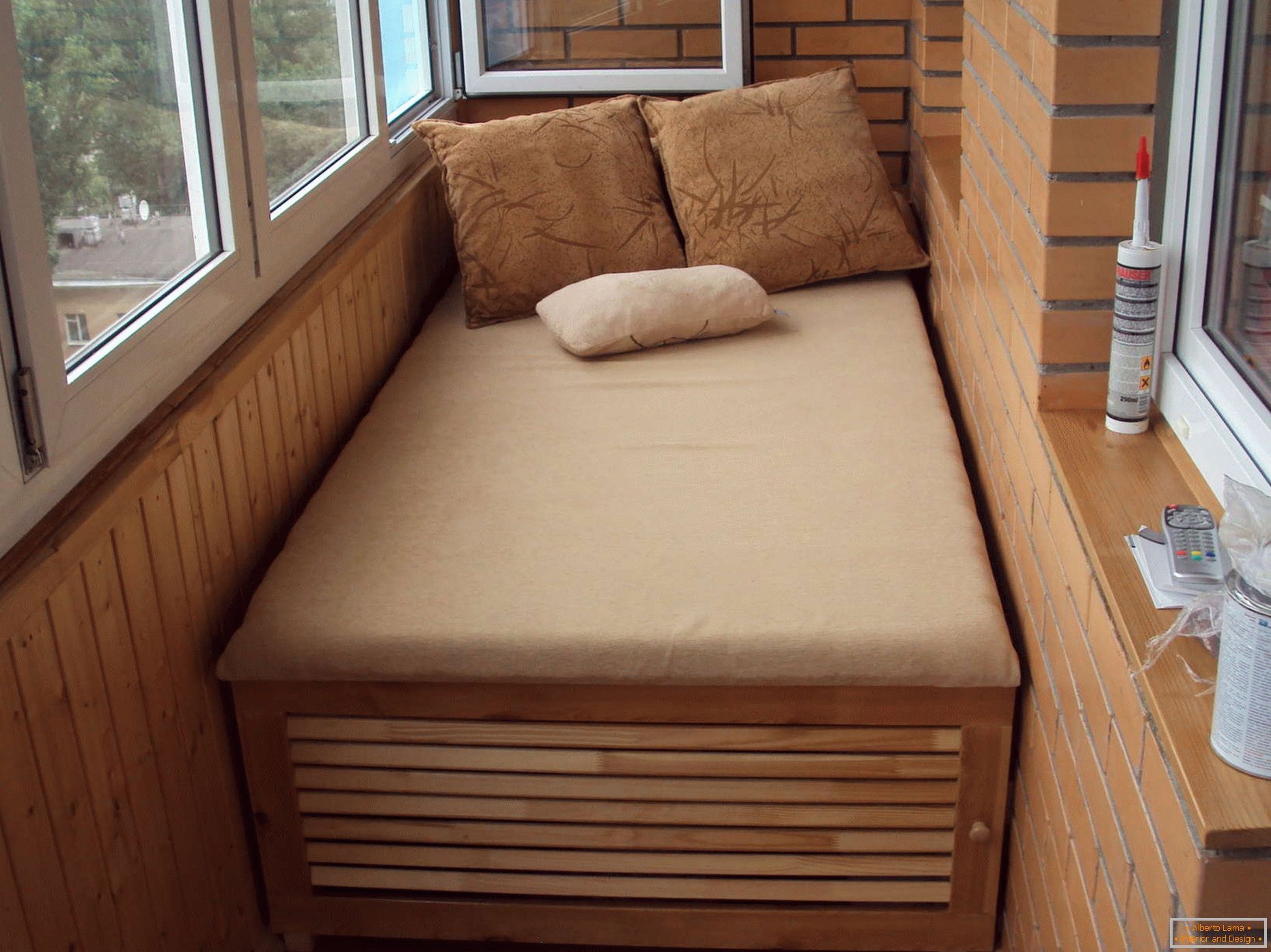 Шкаф-кровать на балконе
