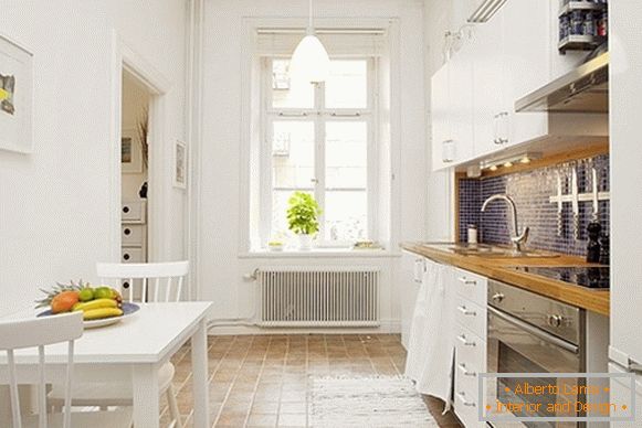 Унутрашњост удобних кухиња станова у Шведској
