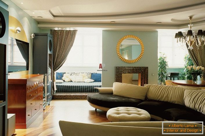 Декор дневне собе у стилу талијанске земље је занимљив подни паркет. Природни премаз хармонично комбинује светлосне и тамне елементе.
