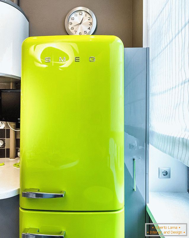 Савремени светло зелени фрижидер