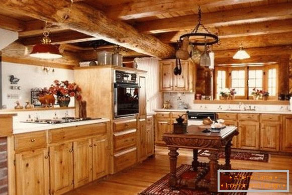 Унутрашњост кухиње дрвене куће - фотографија из дрвета