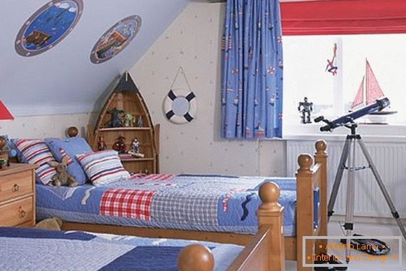 занимљив ентеријер дечије спаваће собе за дечаке на поткровљу