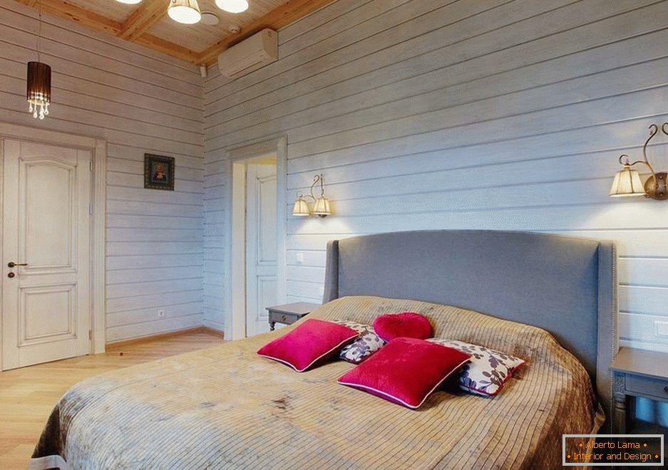 Спаваћа соба у кући од дрвене грађе