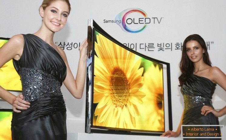 Самсунг је представио закривљени ОЛЕД ТВ