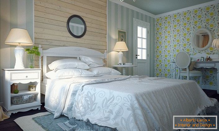 Префињен стил југа Француске-Провансе. Меки, једноставни облици унутрашњости дају јединствену удобност спаваће собе.
