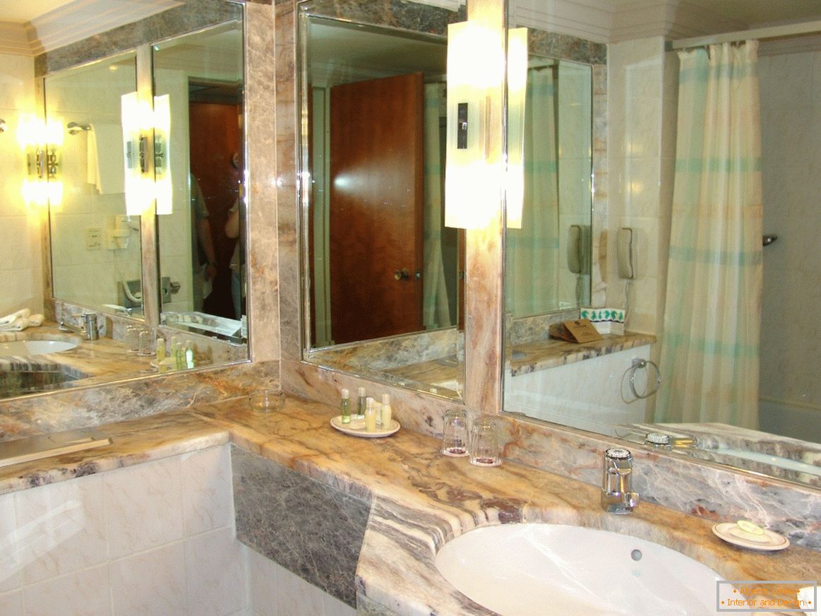 Огледала у купатилу