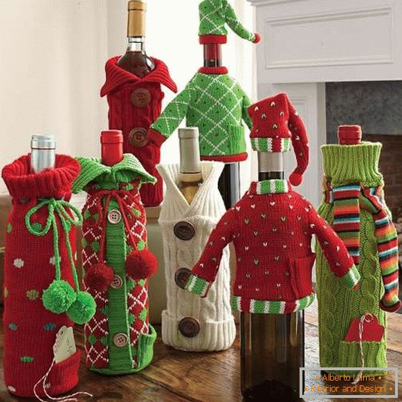 Плетени декор боца шампањца за Нову годину