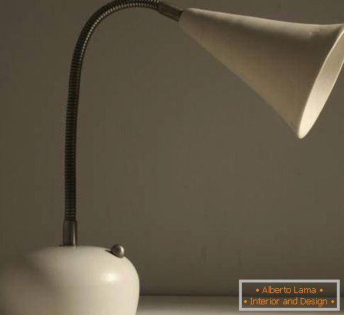 Флексибилна столна лампа