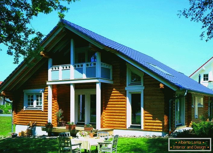 Скандинавска кућа из лог куће - најчешћа варијација приградских некретнина. Атрактивна екстеријер у комбинацији са релативно ниском ценом грађевине чине куће у скандинавском стилу популарне и на захтев.