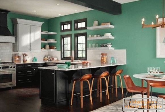 Сликање зидова у стану са зеленом бојом - фотографија кухиње и дневне собе