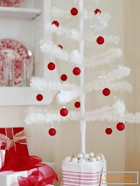 једноставно-и стилско-декорација-божићно дрво