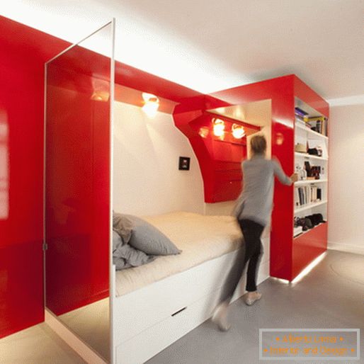 Трансформибилна црвена и бела спаваћа соба