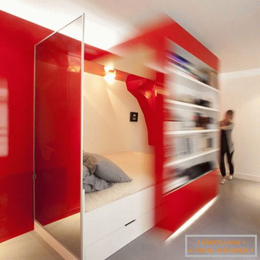Трансформибилна црвена и бела спаваћа соба