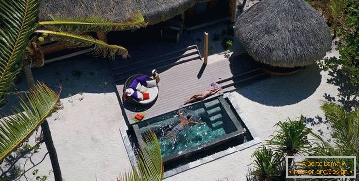 Тераса с базеном у хотелу Тхе Брандо