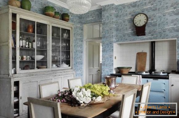Винтаге кухиња у рустикалном стилу - фотографија са ормарићем и тапетама