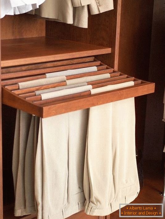 Идеја за чување панталона у гардероби