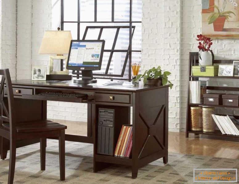 елегантна кућа-канцеларија-са-дрвеним-мрачним столом и столицама-10-модерних-кућа-канцеларија-дизајн-идеја
