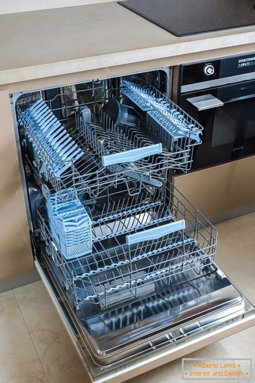 Кутија за чување посуђа у кухињи са ефектом оптичке илузије