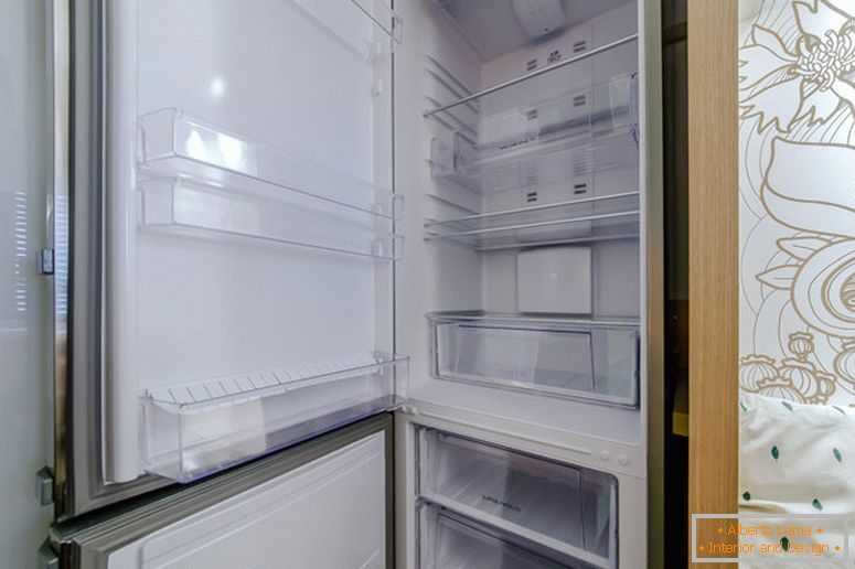 Модеран фрижидер в дизайне кухни