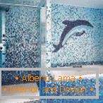 Делфин мозаика на зиду купатила