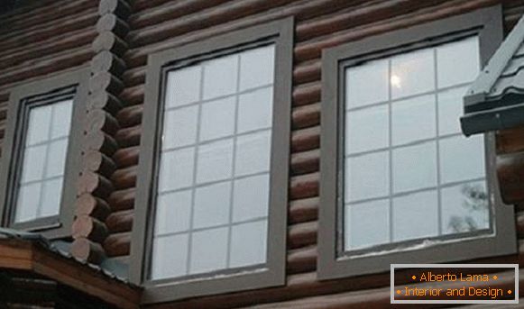 Прекрасна трим за прозоре у дрвној кући, фото 10