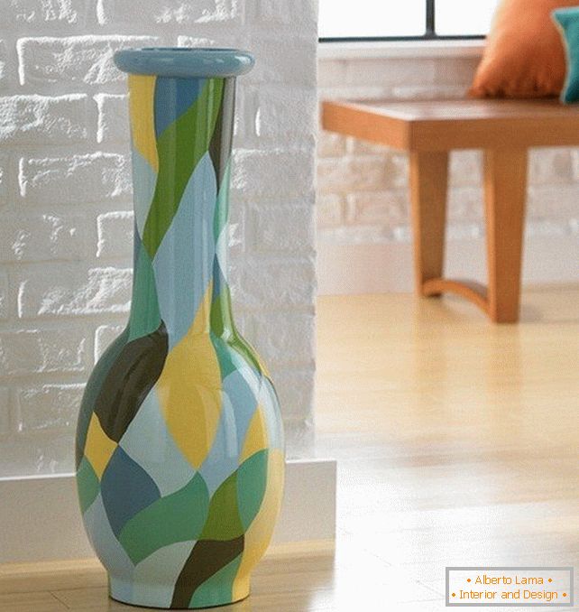 Стаклена ваза разних боја
