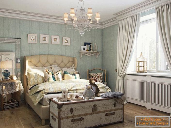 Удобна спаваћа соба у рустикалном стилу у провинцији Француске дворане.