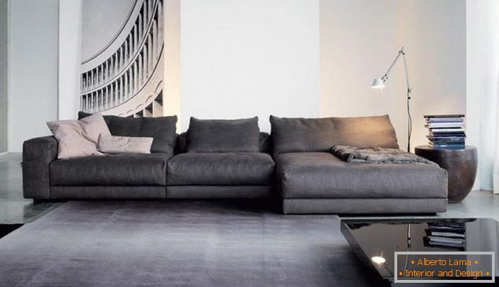 Удобне модуларне софе за унутрашњост дневне собе у стилу минимализма. Модуларни дизајнирањи дизајнирају густину пространог дневног боравка.