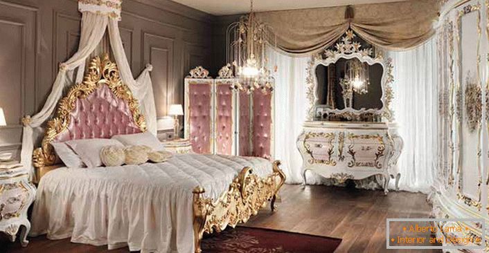 Спаваћа соба у барокном стилу за истинску даму. Пинк детаљи у дизајну чине унутрашњост истински