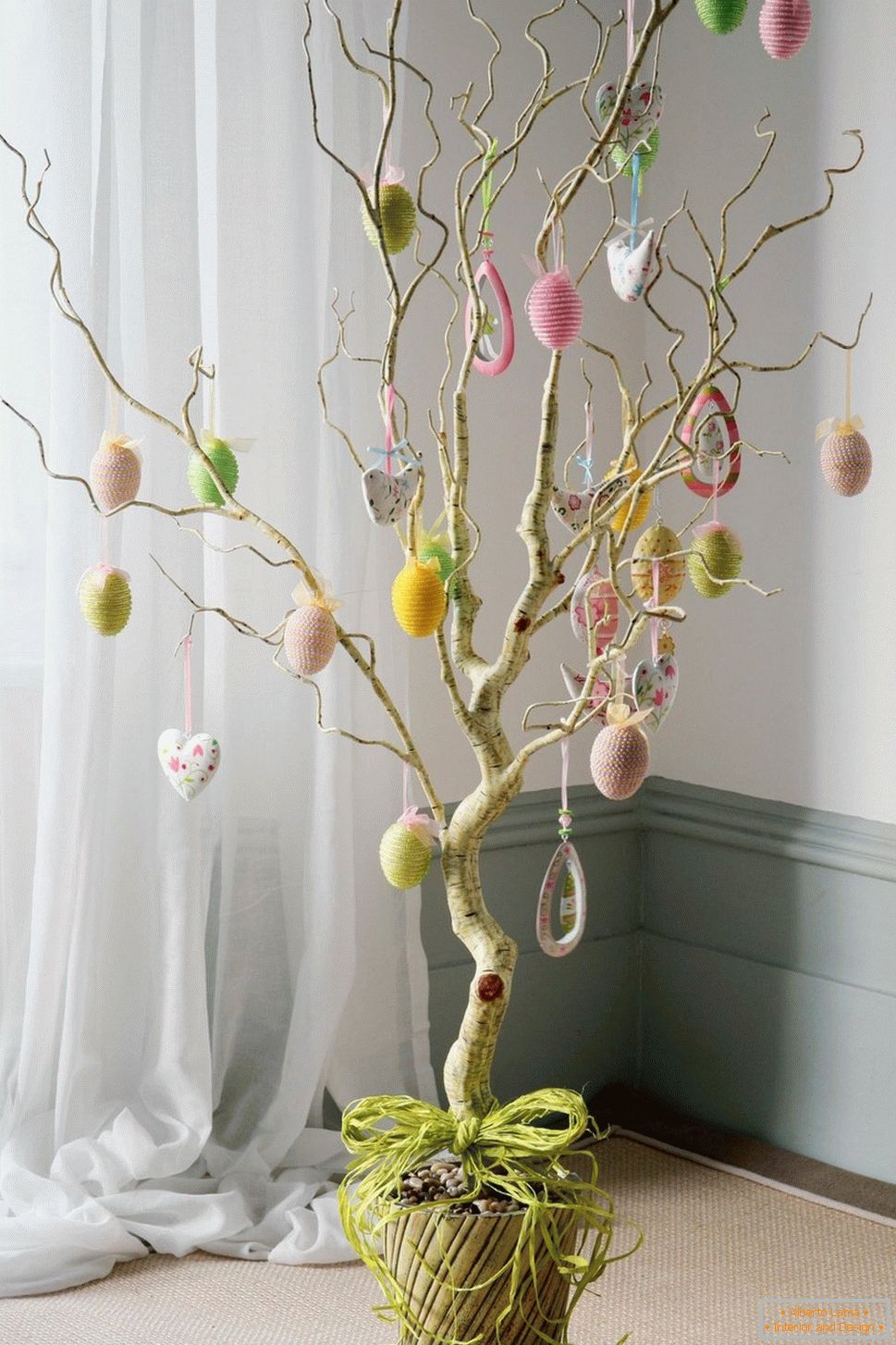 Дрво с срцима и јајима