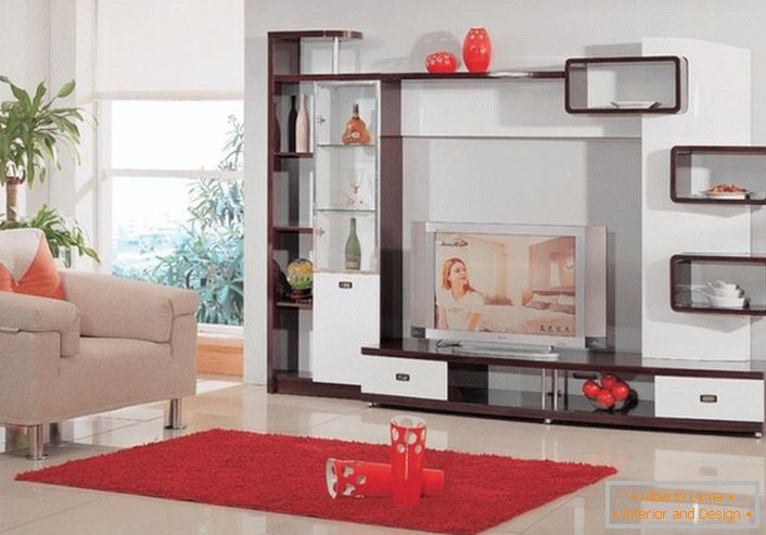 Модеран модеран намештај за пространу светлу дневну собу. Временске промене, промене материјала и познате линије остају.