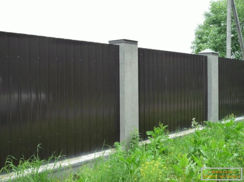 Зид профилисан на огради