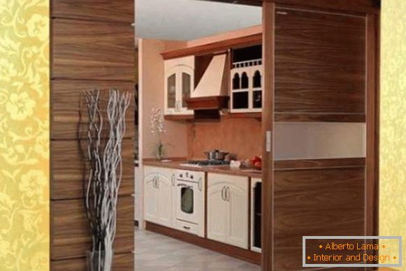 Модерна дрвена клизна врата за кухињу - фотографија у унутрашњости