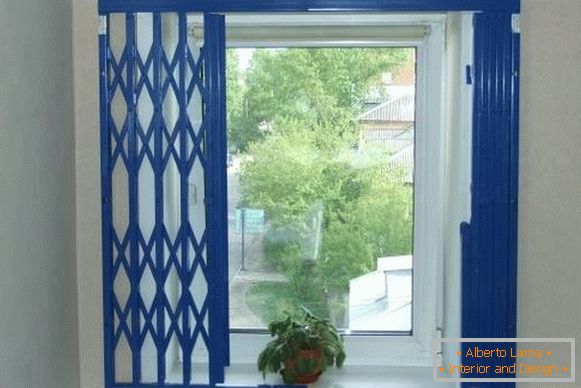 Унутрашње решетке на прозорима - клизна плава боја