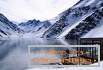 Цхалет Ц7 на обали планинског језера у Чилеу