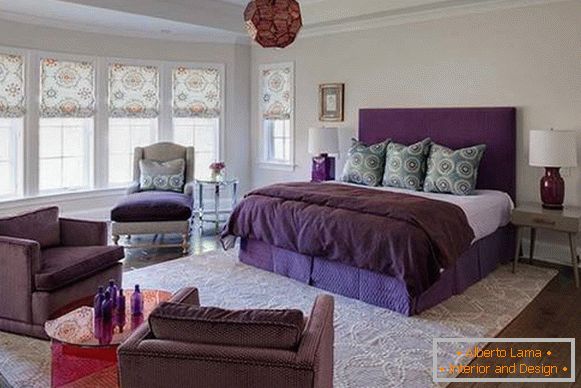 Љубичасти намештај у спаваћој соби - дизајн фотографија са светлосним зидовима
