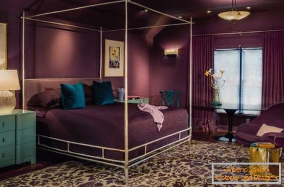 Дизајн спаваће собе у љубичастим тоновима - фотографија са светлим декором